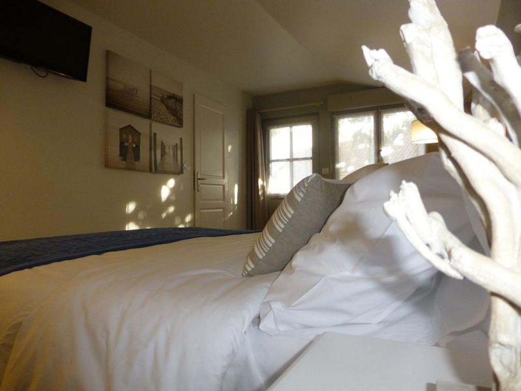 Le Clos Du Miroir Courset Ruang foto
