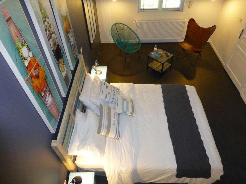 Le Clos Du Miroir Courset Ruang foto